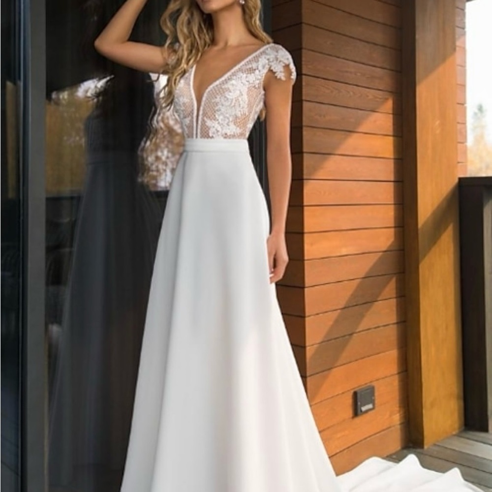 Elegant White Lace Wedding Dress